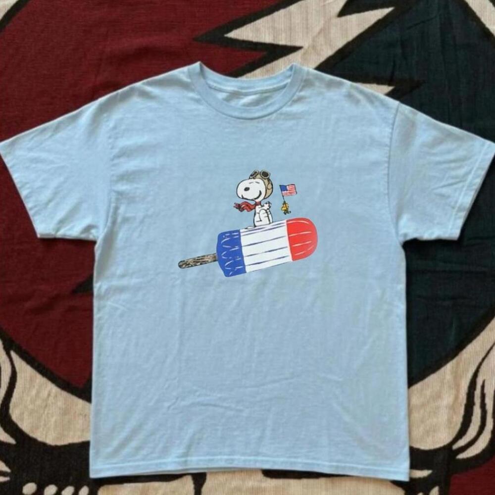 Gildan Men Light Blue T-Shirt, Snoopy Ice Cream Tee